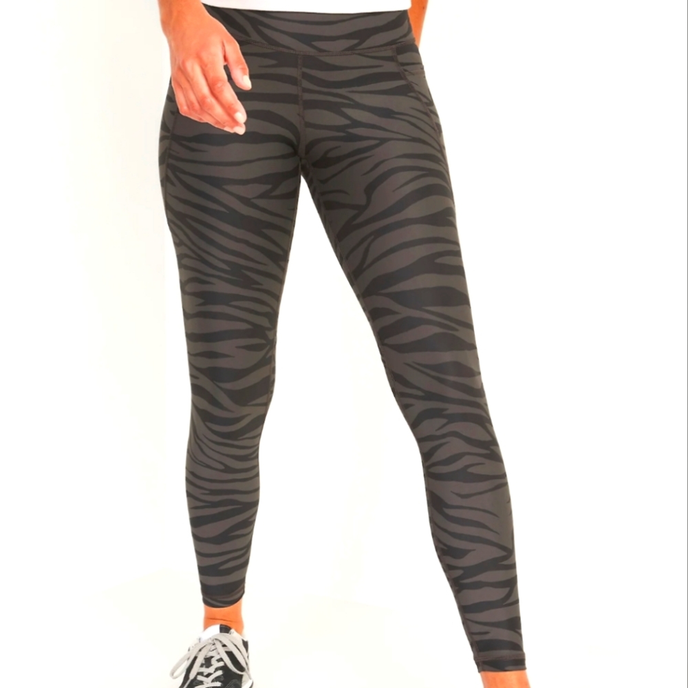 NWT Old Navy cropped power soft Leggings zebra print Women's size xs high rise